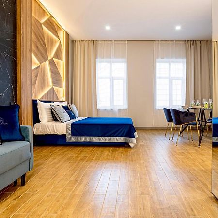 Central Family Boutique Apartments 2 Львов Экстерьер фото