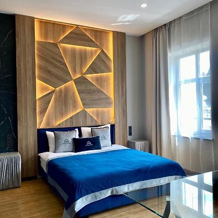 Central Family Boutique Apartments 2 Львов Экстерьер фото