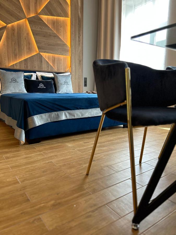 Central Family Boutique Apartments 2 Львов Экстерьер фото