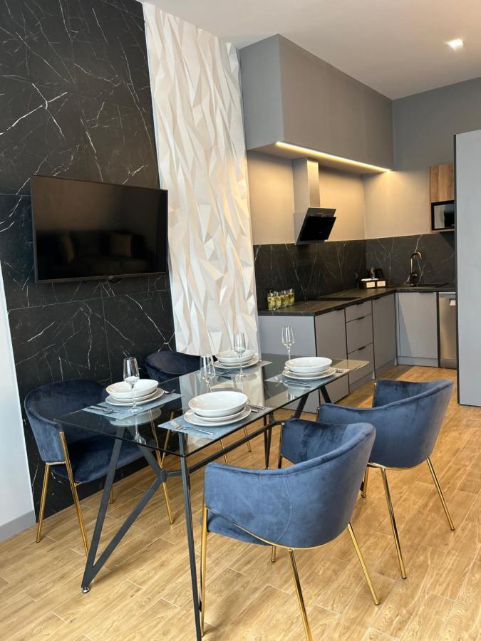 Central Family Boutique Apartments 2 Львов Экстерьер фото