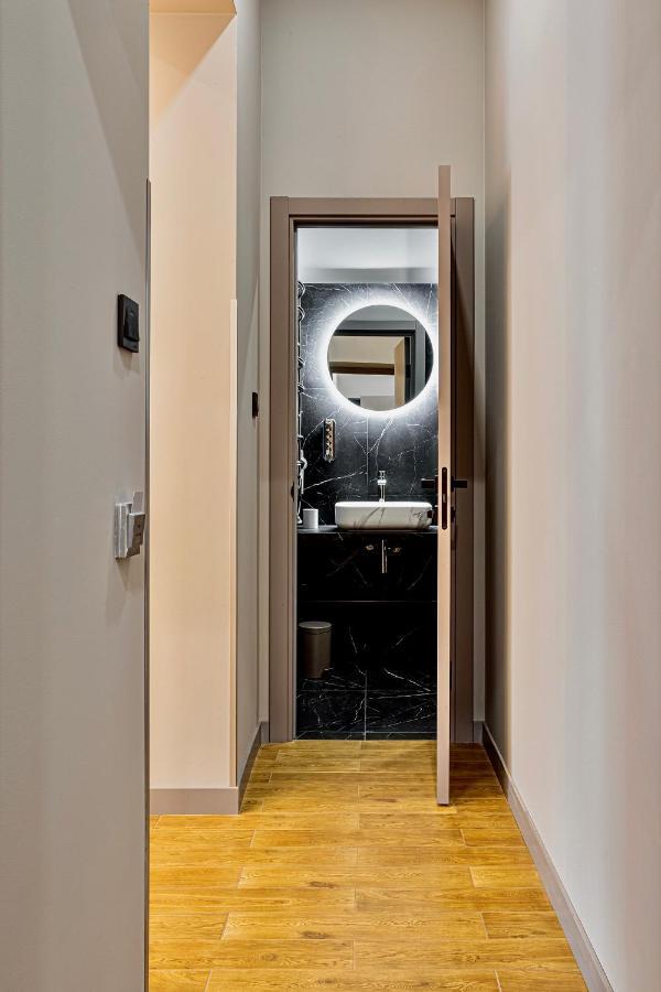Central Family Boutique Apartments 2 Львов Экстерьер фото