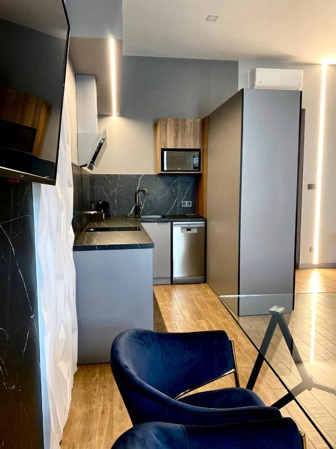 Central Family Boutique Apartments 2 Львов Экстерьер фото