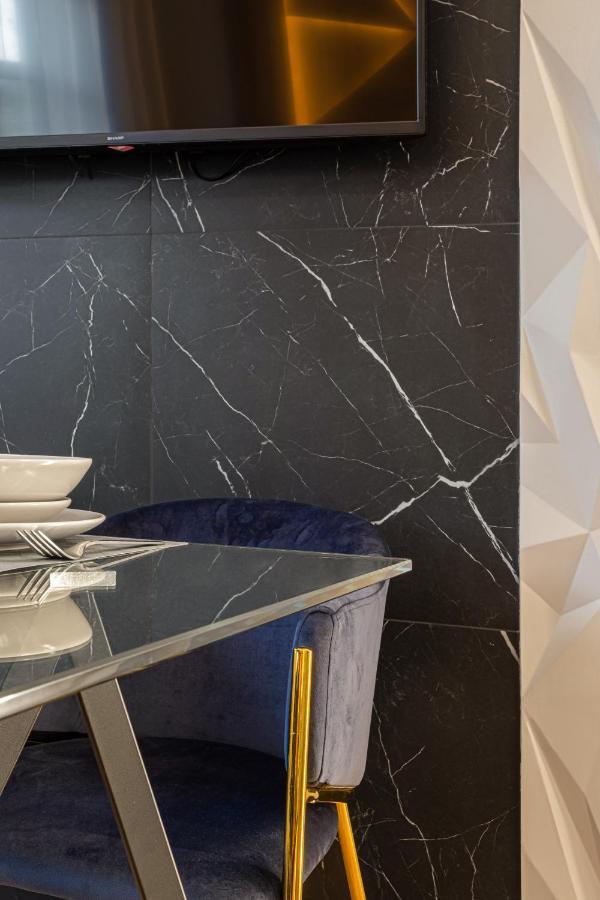 Central Family Boutique Apartments 2 Львов Экстерьер фото